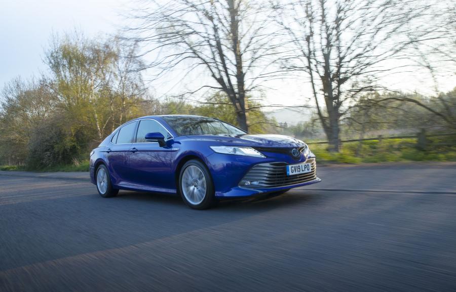  Toyota Camry Hybrid 2019 года  (UK) (фото 5 из 40)